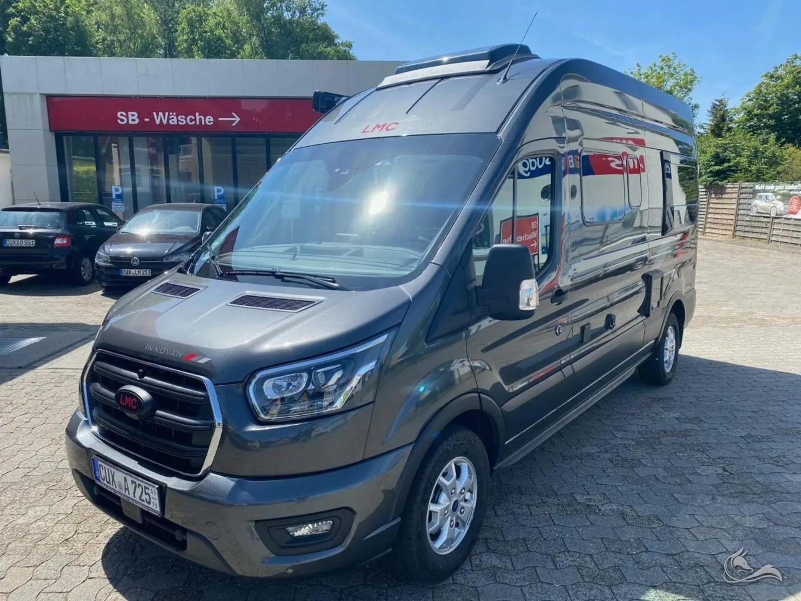 Kompakten Camper mieten in Cuxhaven: LMC Innovan 590 an der Nordsee – Wohnmobil mieten in Cuxhaven