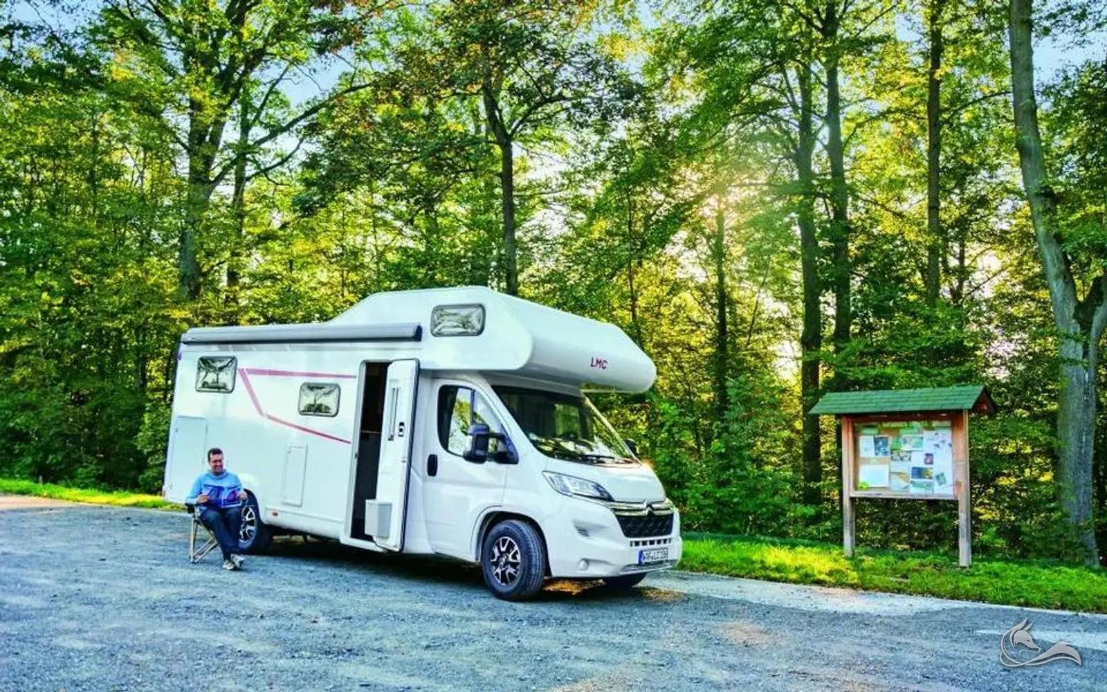 Der Tourer A 690 G kombiniert familienfreundliches Raumangebot – Abholung bei Fürth – Wohnmobil mieten in Langenzenn