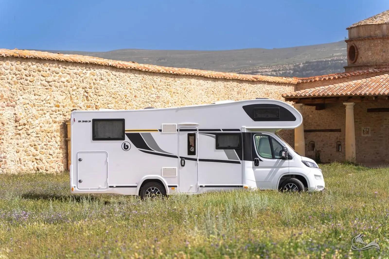 Wohnmobil mit Etagenbetten bei Limburg mieten: Benimar Sport 363 in Hünfelden – Wohnmobil mieten in Hünfelden