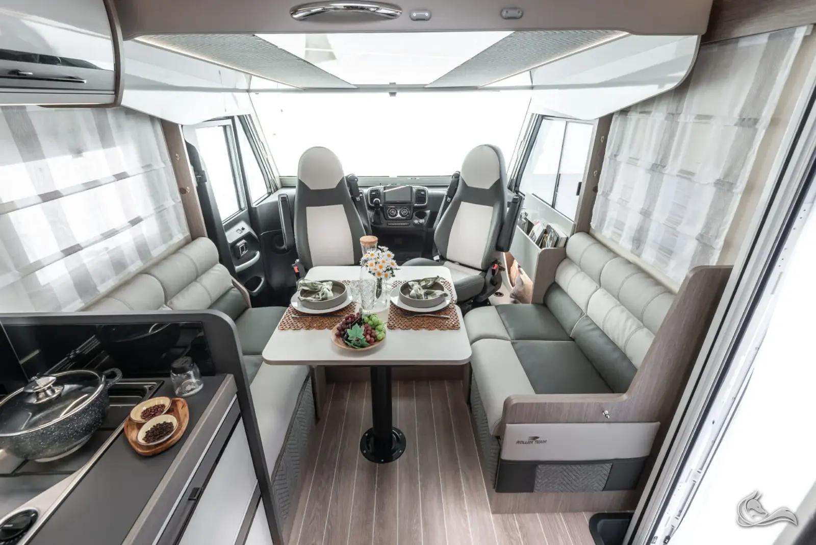 Vollintegriertes Wohnmobil mieten in Bochum: Roller Team Zefiro 287 Integral (Automatik) – Wohnmobil mieten in Bochum