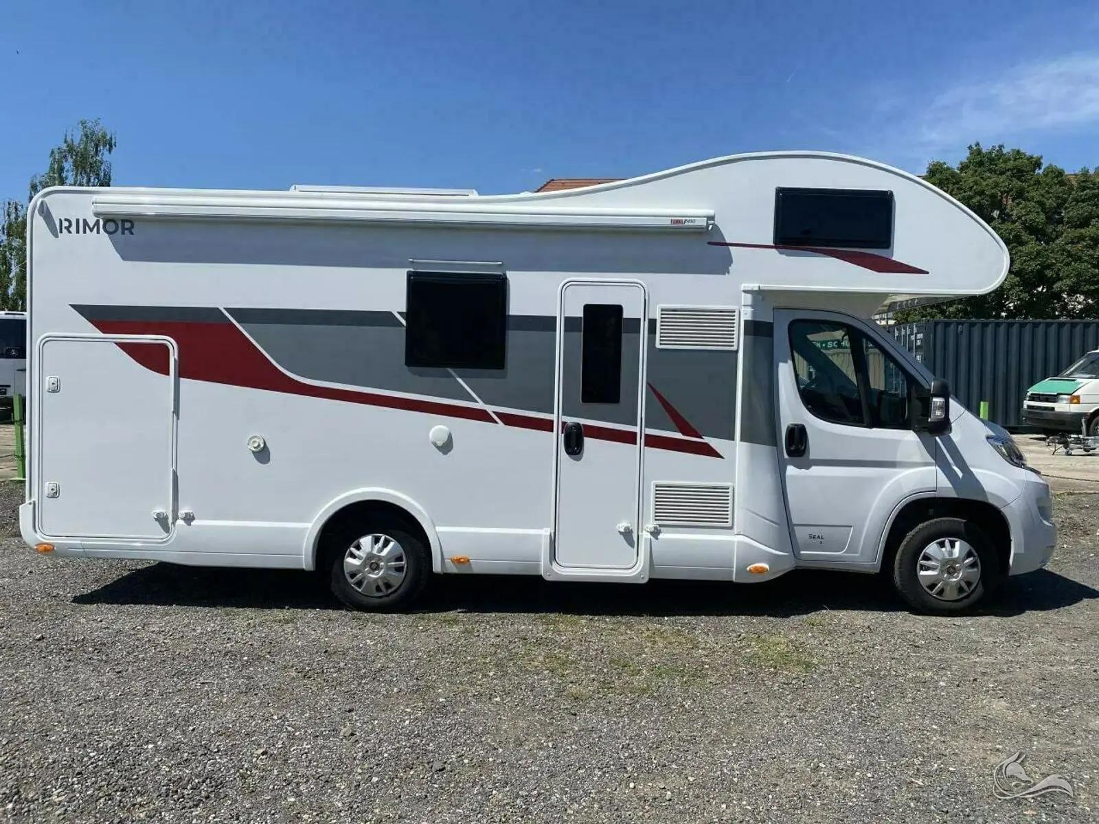 Abenteuer-Wohnmobil in Dresden mieten: Rimor Seal 5 mit Solar – Wohnmobil mieten in Dresden