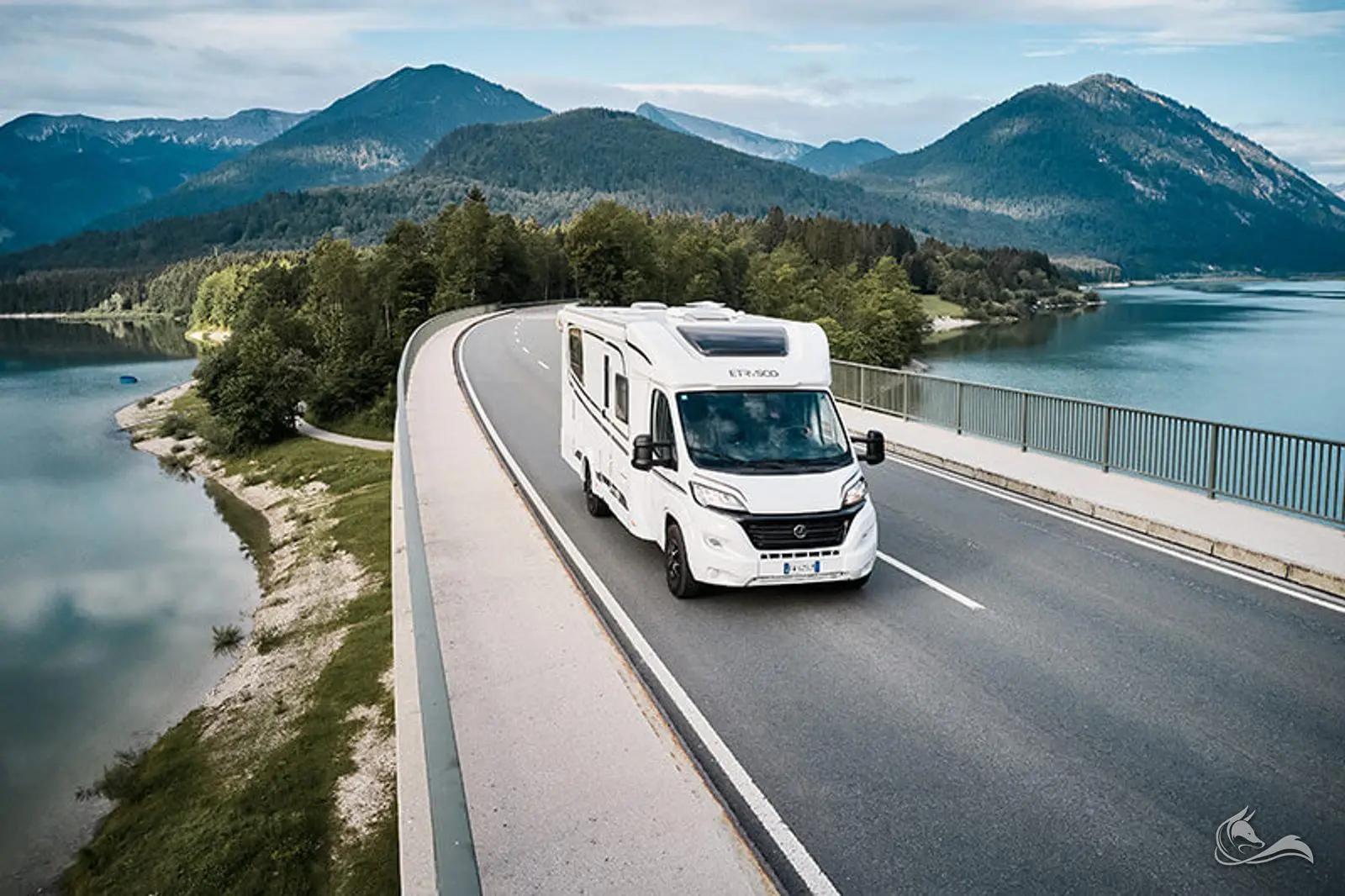 Kompaktes Wohnmobil bei Köln mieten: Etrusco T 5900 DB in Bergisch Gladbach. – Wohnmobil mieten in Bergisch Gladbach