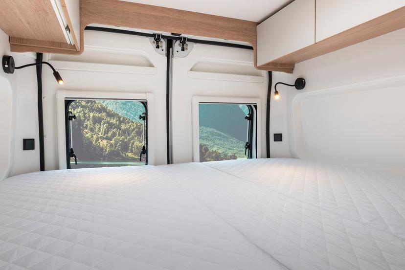 Wohnmobil mieten in  Laurenburg, bei Montabaur - Joa Van 63T Camperfuchs Edition mit Einzelbetten und Aufstelldach  