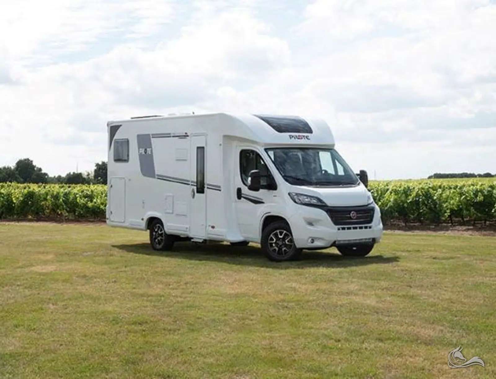 Wohnmobil für den Sommerurlaub bei Hannover mieten: Pilote P 696 GJ in Pohle – Wohnmobil mieten in Pohle