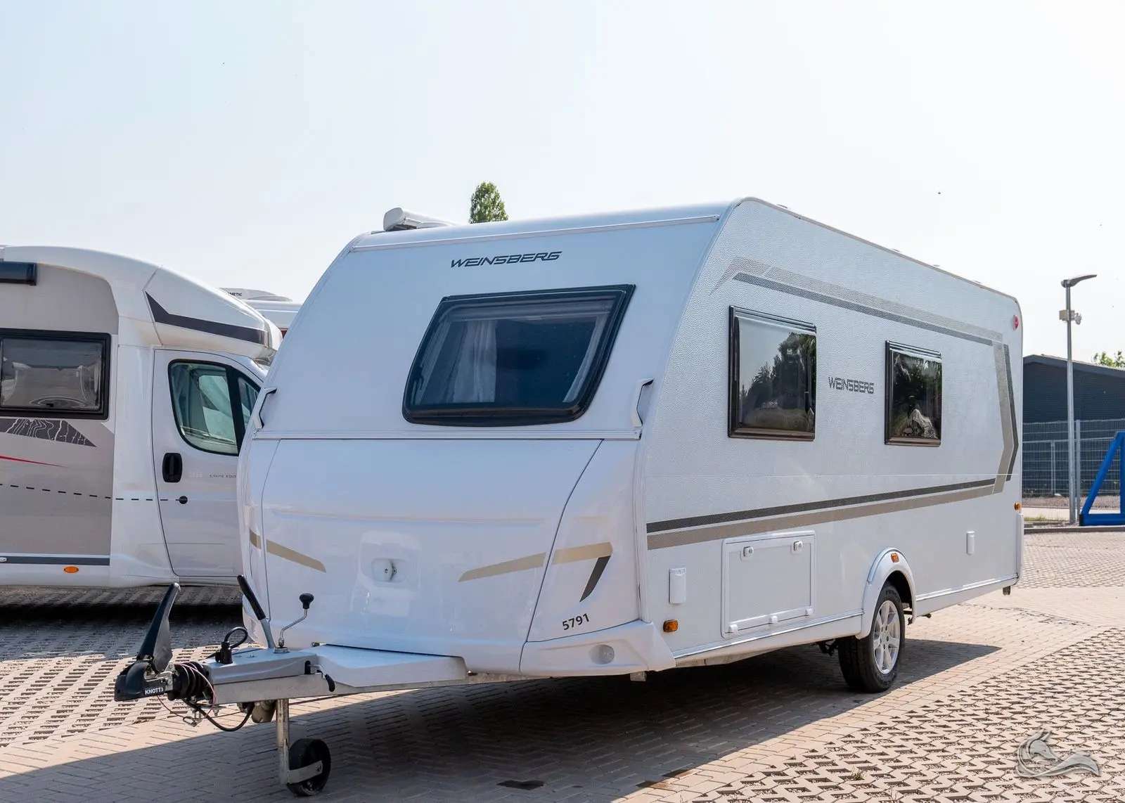 wie NEU / Wowa / Weinsberg CaraOne 500 FDK  / - 6 Betten, 2 davon als Etagenbetten , Warmwasser, Dusche, VOLL Ausstattung, ohne TV, optional KLIMA ! – Wohnmobil mieten in Moers