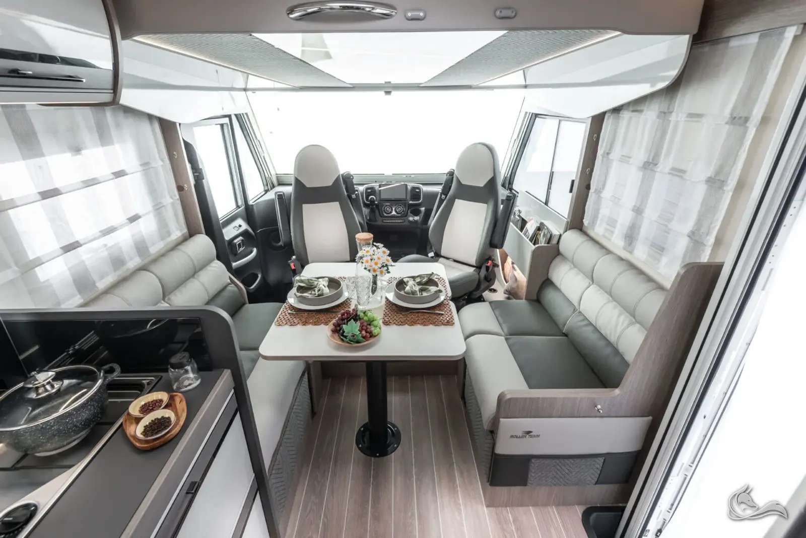 Vollintegriertes Wohnmobil mieten in Bochum: Roller Team Zefiro 287 Integral (Automatik) – Wohnmobil mieten in Bochum