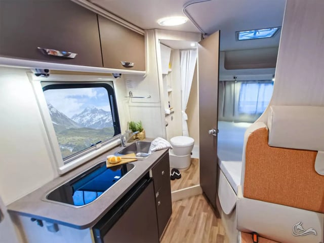 Ahorn ECO 660 mit Seitliches Doppelbett längs (SB)