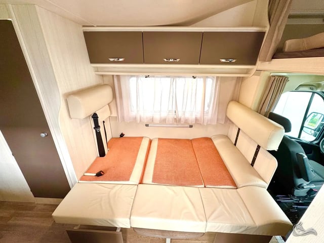 Ahorn Eco 683 mit Stockbetten und Doppelbett für 6 Personen