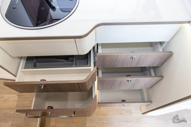 Mooveo Tei-60FB - unter 6m mit SAT, AHK, Solar uvm., ideal für 2 Personen!