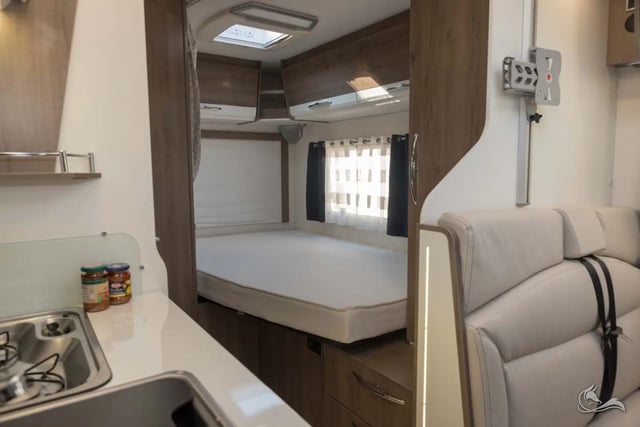 Mooveo Tei-60FB - unter 6m mit SAT, AHK, Solar uvm., ideal für 2 Personen!
