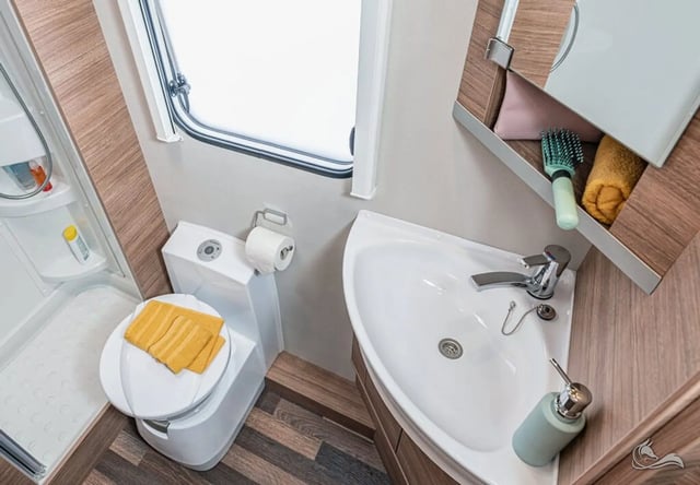 Weinsberg CaraSuite 700 ME C-1| Top Ausstattung:  Automatik, Klimaanlage, Markise, Navigation, Rückfahrkamera, uvm. 