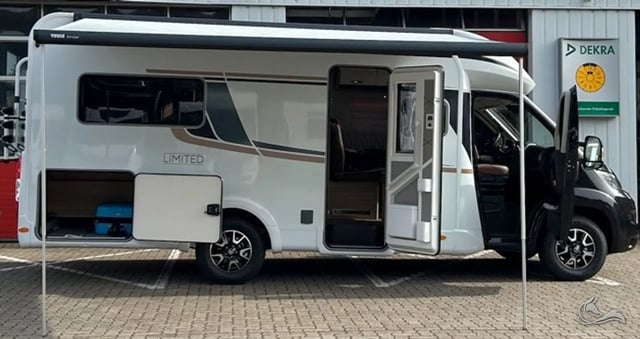 Bürstner T 660 Limited Komfort Wohnmobil mit Assistenz System