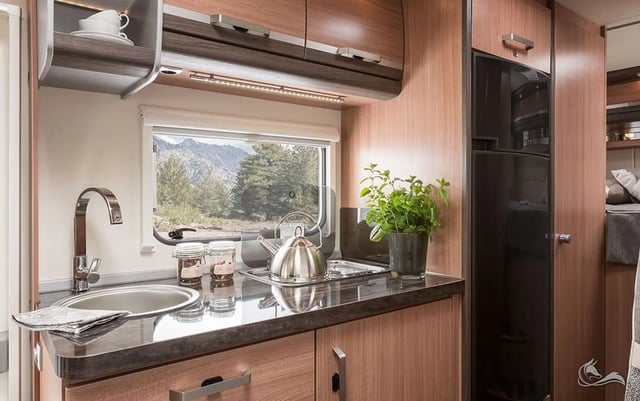 KNAUS SKY TRAVELLER 500 -  Der kompakte Alkoven