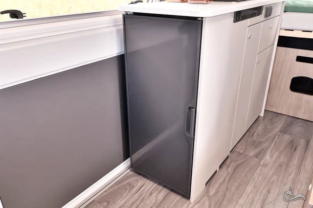 Antonio - VAN 6,36 Meter für 2 Erwachsene und 2 Kinder | Zubehör inkl.