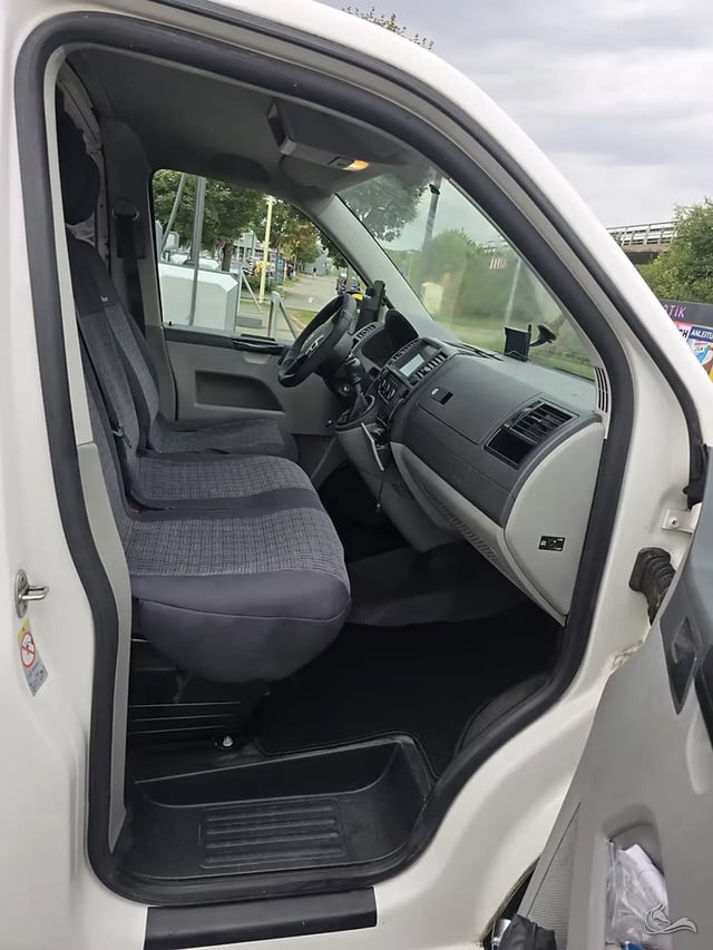 Selbstausbau - Olaf mit Anhängerkupplung, Fahrradträger, Rückfahrkamera uvm. 