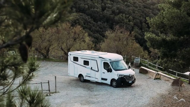 Etrusco T6.9 SR  Einzelbetten / Hubbett  -2 (Navi, Sat, TV, Markise, Kamera, Tisch, Stühle, Fahrradträger)  