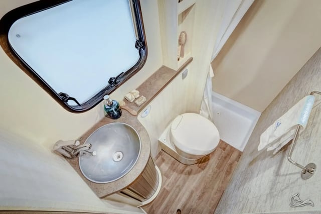 Ahorn Eco 680 mit 2 Doppelbetten für 4 Person 