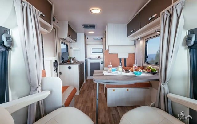 Ahorn Eco 680 mit 2 Doppelbetten für 4 Person 