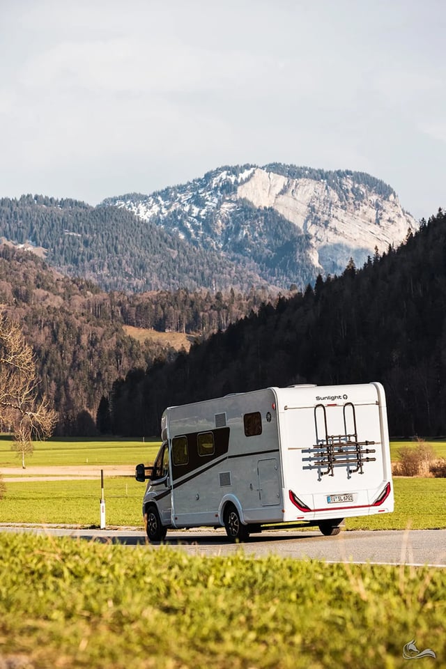 Sunlight T 67 mit langen Längstbetten und voll Autrak