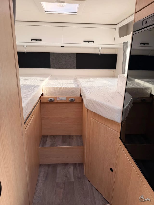 Sunlight T 67 mit langen Längstbetten und voll Autrak