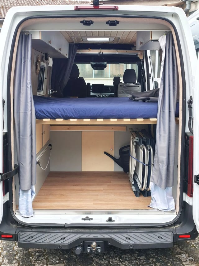 Paradiescamper EV555 - vollelektrischer Kastenwagen, 100% Autark