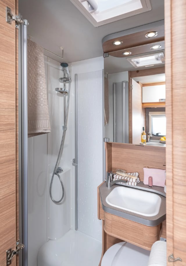 Weinsberg Cara Compact 600 MF Edition Pepper | Top Ausstattung:  Automatik,  Markise, Navigation, Rückfahrkamera, SAT-TV uvm.