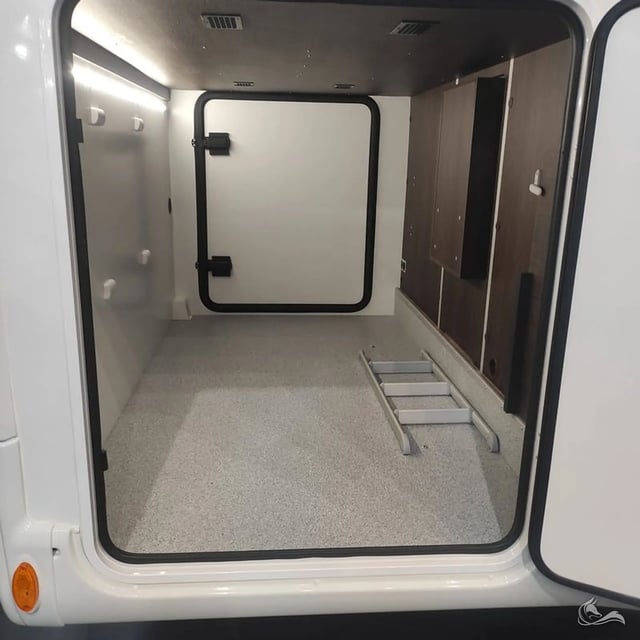 Benimar Sport 363 für 5 Personen mit Einzelbetten,  Solar, Autark, TV, All-Inklusive