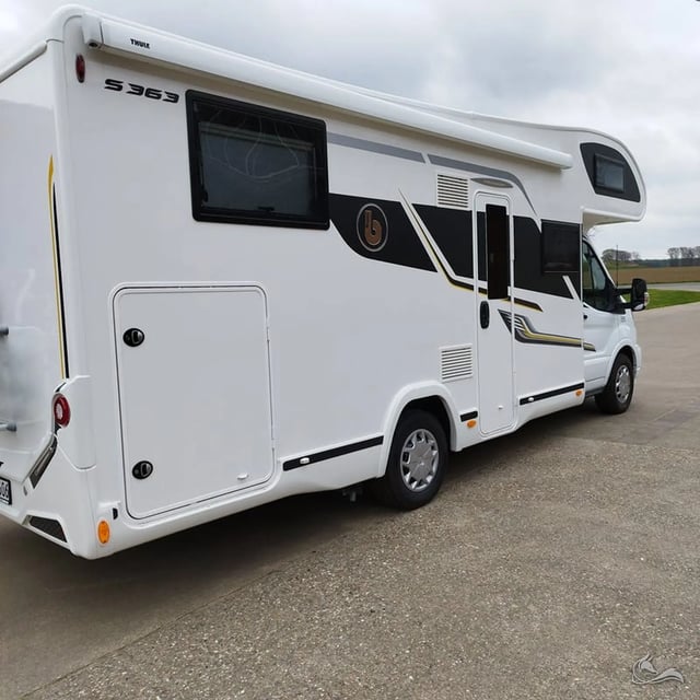 Benimar Sport 363 für 5 Personen mit Einzelbetten,  Solar, Autark, TV, All-Inklusive