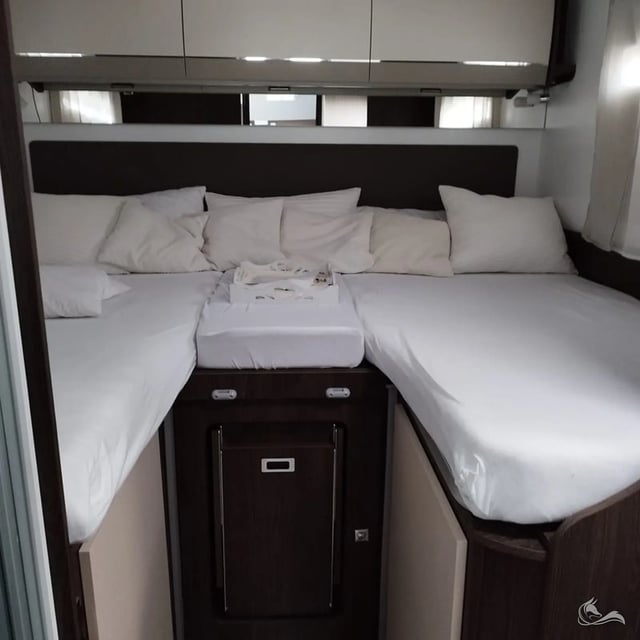 Benimar Sport 363 für 5 Personen mit Einzelbetten,  Solar, Autark, TV, All-Inklusive