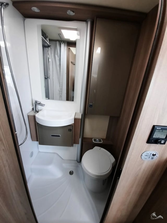 LMC T 668 G  mit Einzelbetten  und Hubbett unter 7m!