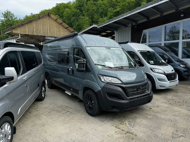 V3 - Van mit Längsbetten (6,36m)