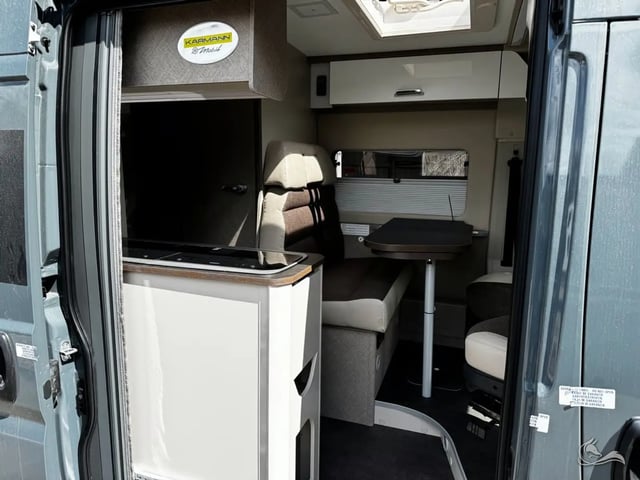 V3 - Van mit Längsbetten (6,36m)
