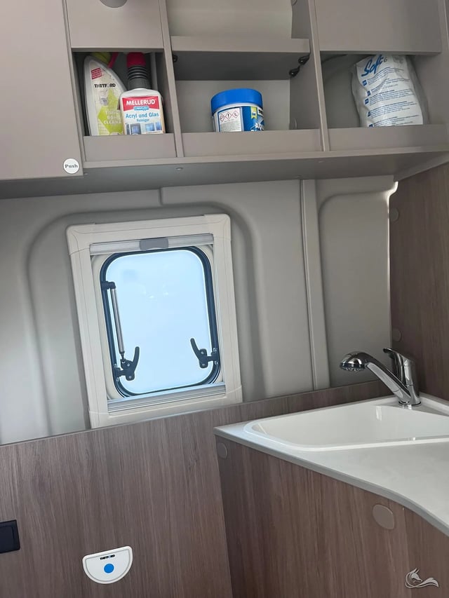 Carado Pro CV 600 - 24  Van mit Aufstelldach, TV, Automatik uvm.