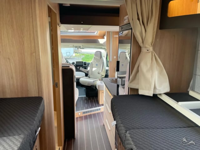 KNAUS SKY WAVE 650 MEG 60 YEARS - viel Platz für die ganze Familie