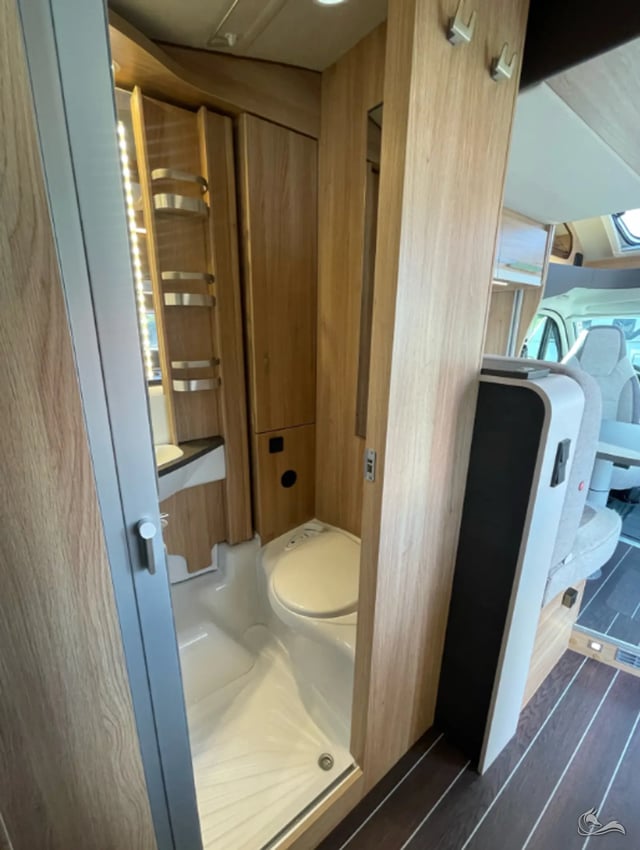 KNAUS SKY WAVE 650 MEG 60 YEARS - viel Platz für die ganze Familie