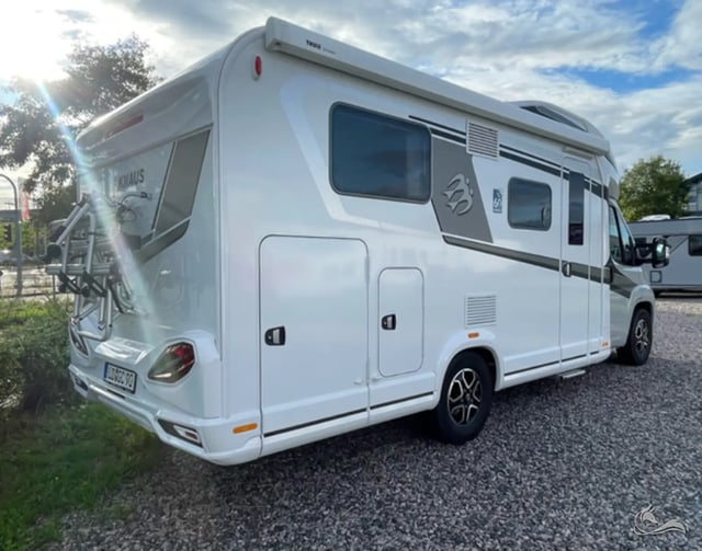 KNAUS SKY WAVE 650 MEG 60 YEARS - viel Platz für die ganze Familie