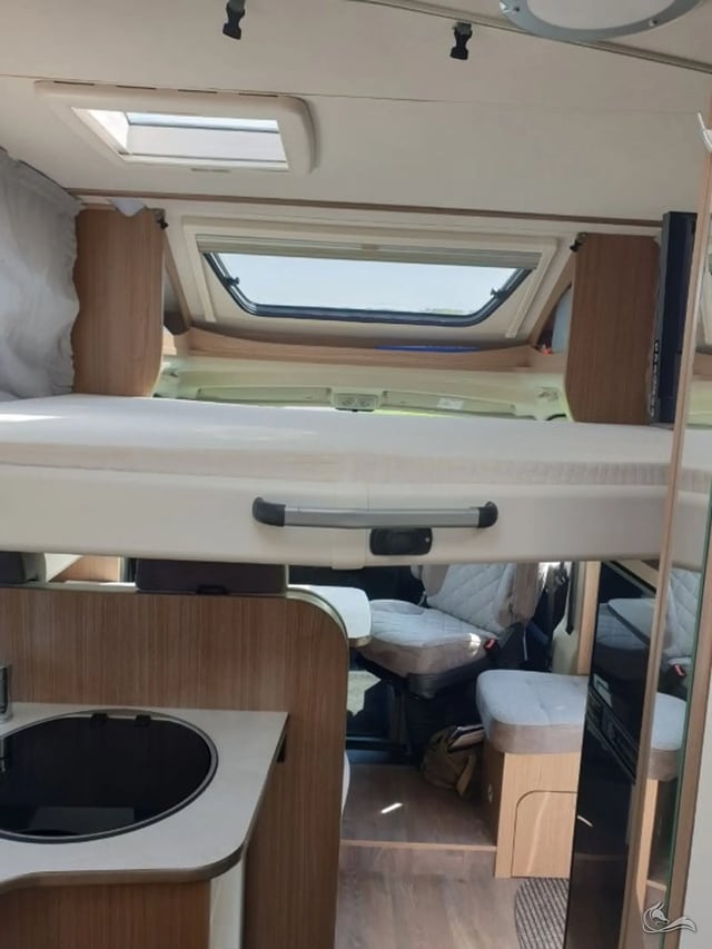 Carado T338 mit SAT & TV, große Heckgarage uvm.