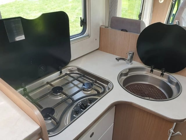 Carado T338 mit SAT & TV, große Heckgarage uvm.