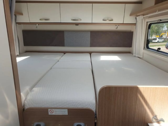 Carado T338 mit SAT & TV, große Heckgarage uvm.