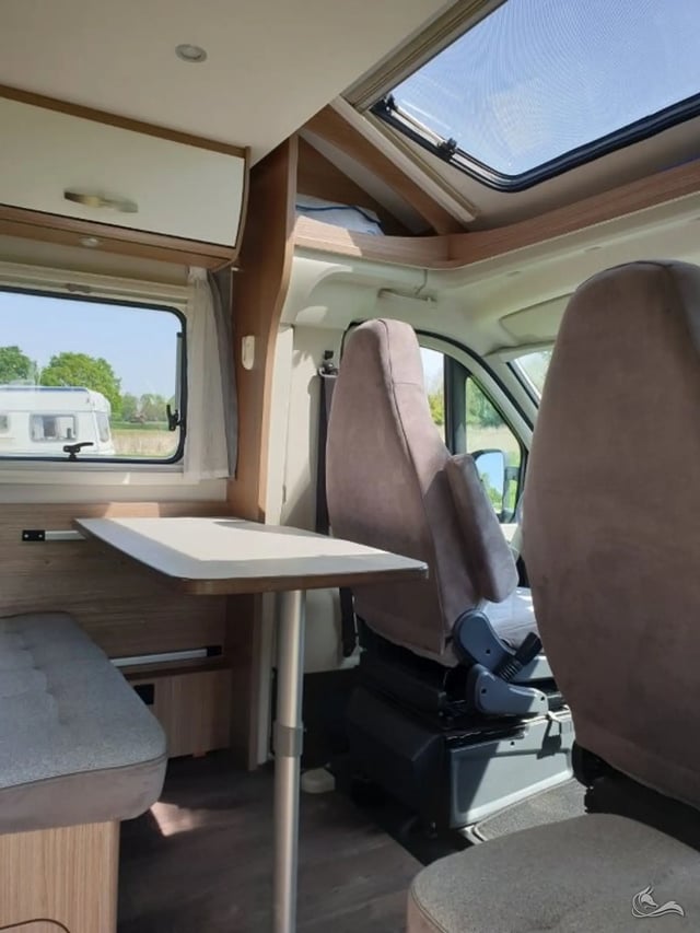 Carado T338 mit SAT & TV, große Heckgarage uvm.