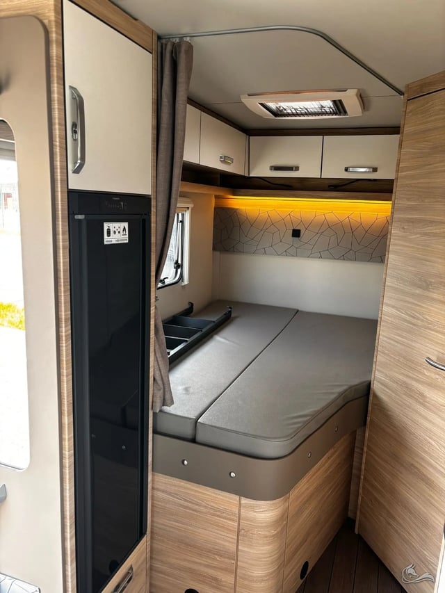 Weinsberg Cara Suite 650  MF| Top Ausstattung:  Automatik, Dachklima,  Markise, Navigation, Rückfahrkamera, TV, AHK uvm. 