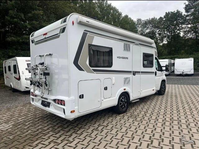 Weinsberg Cara Suite 650  MF| Top Ausstattung:  Automatik, Dachklima,  Markise, Navigation, Rückfahrkamera, TV, AHK uvm. 