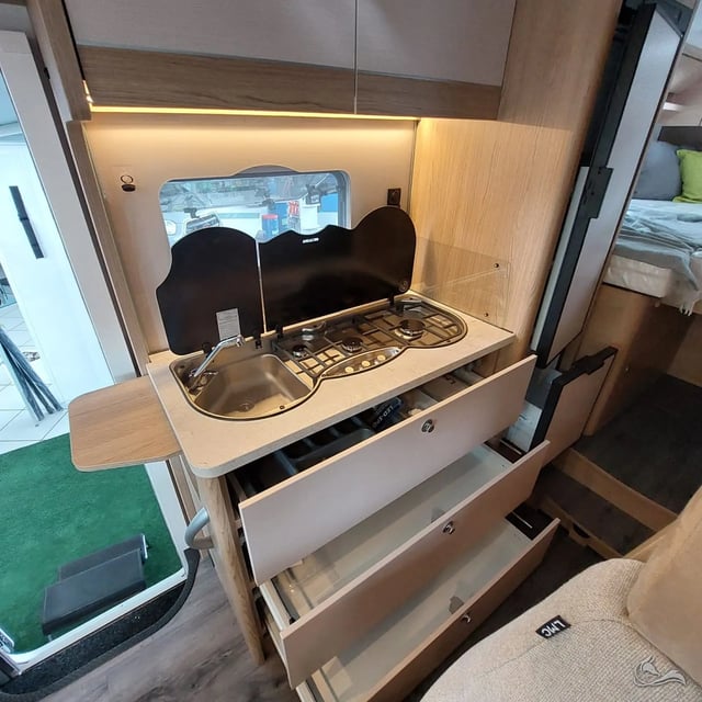 LMC Cruiser T662 mit Aufstelldach (C1) mit Fahrradträger,  SAT & TV, Zubehör uvm.