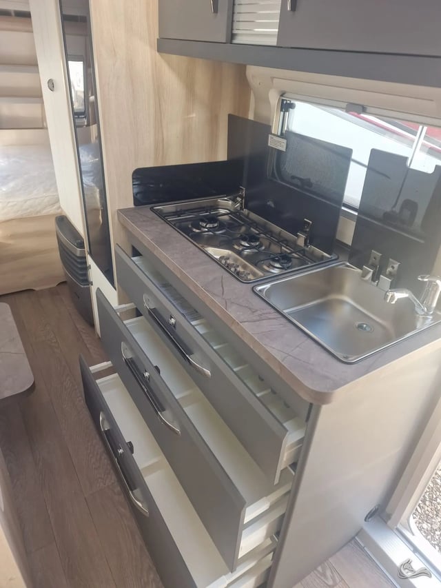  Hobby De Luxe 490 KMF - Der Familienwagen mit 5 Schlafplätzen