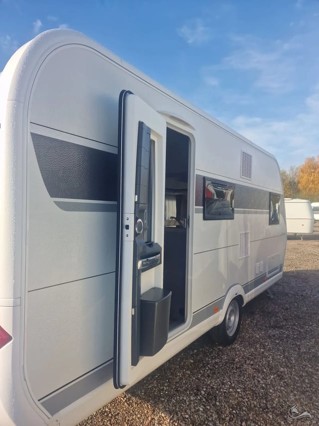  Hobby De Luxe 490 KMF - Der Familienwagen mit 5 Schlafplätzen
