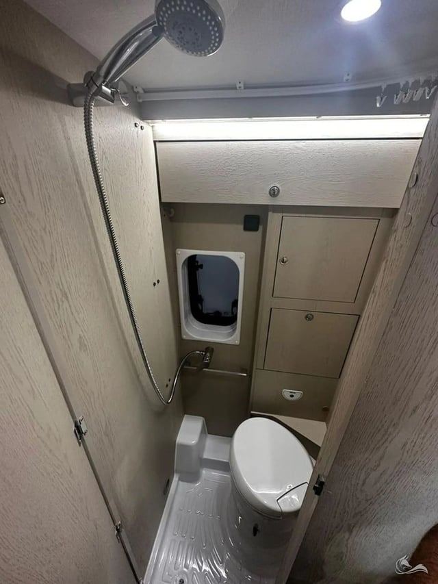 Rimor Horus 198 mit Aufstelldach bis zu 4 Personen auf 5,99 Metern