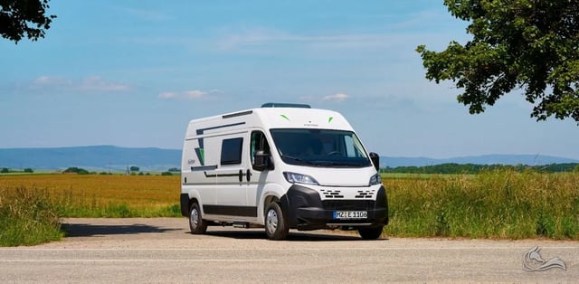 Luca - VAN 6 Meter für 2 Erwachsene und 2 Kinder 
