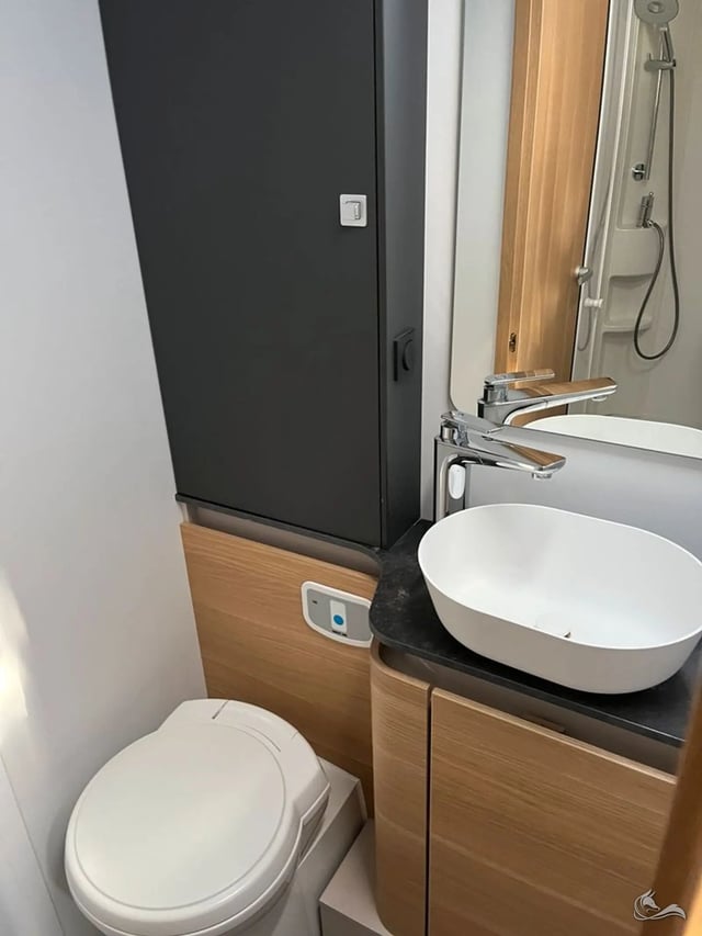 Adria Coral 650 DL mit TV u. SAT bis zu 4 Personen