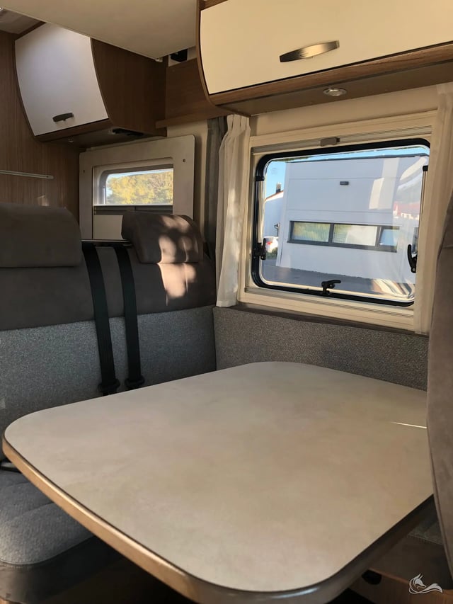 Carado Edition 15 T447-26 Tolle Ausstattung mit Einzelbetten und Hubbett für 4 Personen, SAT / TV / Solar / Navi und Markise  und Fahrradträger 