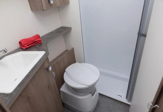 Mooveo Tei-60FB - unter 6m mit SAT, AHK, Solar uvm., ideal für 2 Personen!